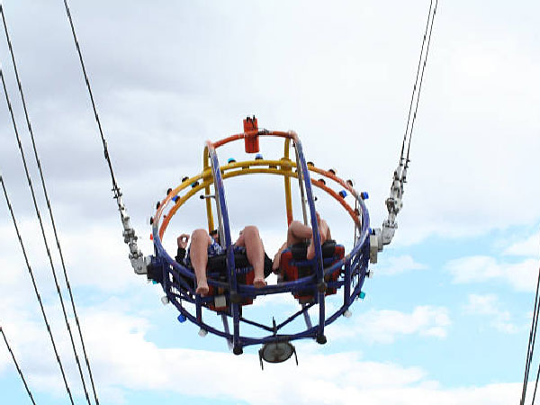 Human slingshot amusement ride 