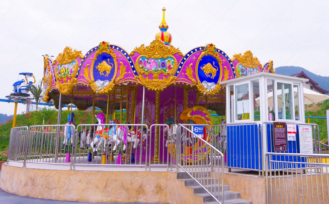 Grand carousel ride